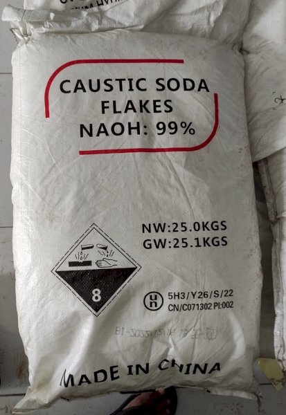 Caustic Flake Min. 98%